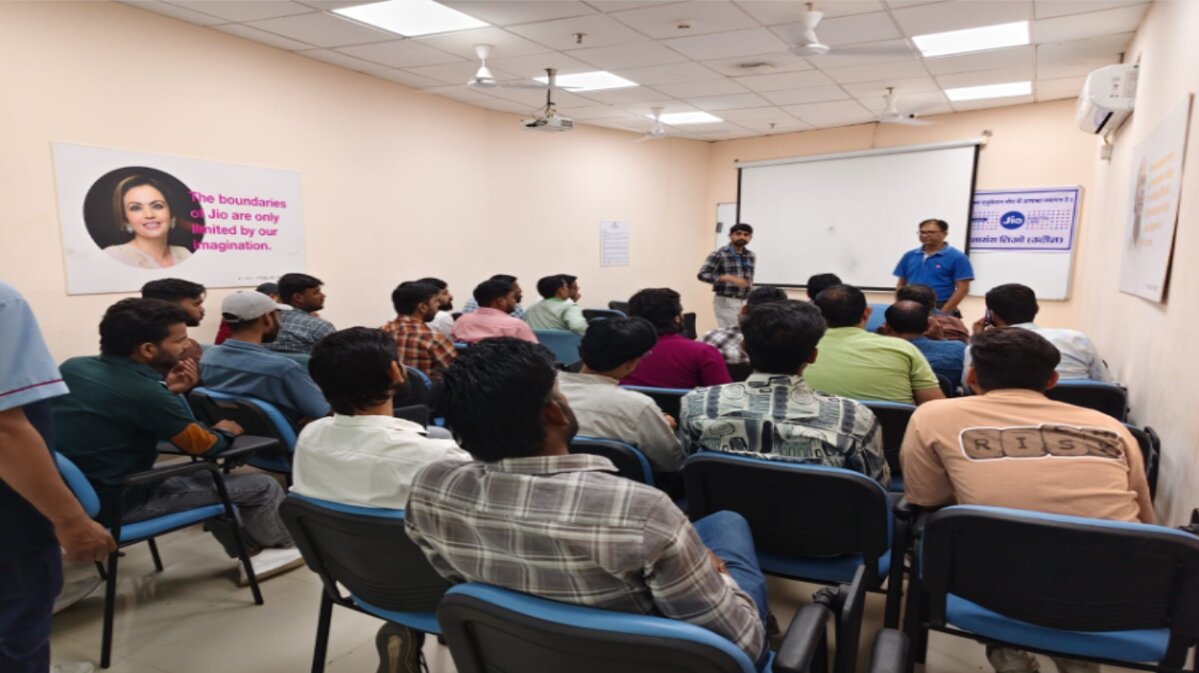 Consumer Education Workshop Organized at Ujjain (Madhya Pradesh) by Reliance Jio Infocomm Ltd